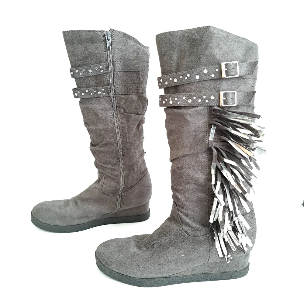 Justice Fringe Wedge Boots, gray, Womens Sz 6 US, RN # 107931 - Picture 2 of 10